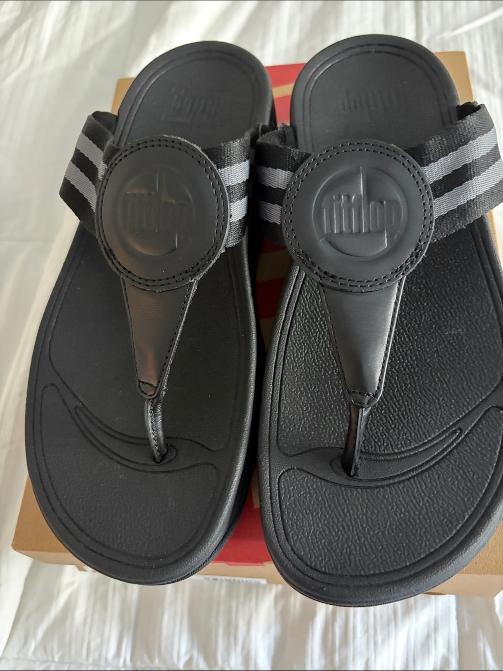 FitFlop Walkstar Toe Post Sandals – Women’s Size 6 (Black) -  Brand New
